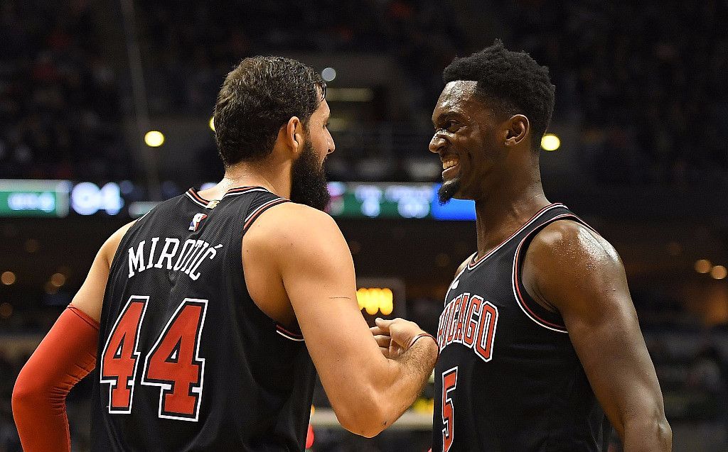 湖人惨败，詹姆斯赛后暗示球权分配有问题，没有打出团队篮球（湖人惨负后，詹姆斯赛后暗示球权分配不合理，团队配合不足）