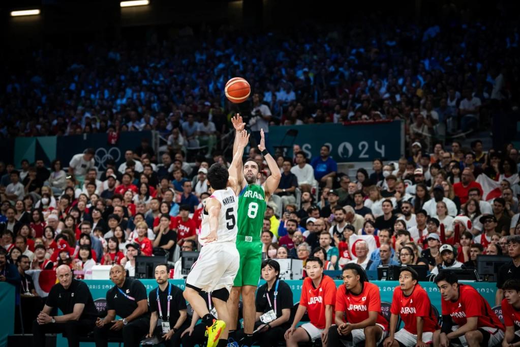 不一样篮球 ｜ 从赛场高光到家人的爱，Joker 2设计背后都有哪些灵感？（不一样的篮球：Joker 2从赛场高光到亲情温度的设计灵感揭秘）