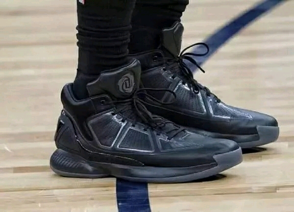 臭名远扬，黄潜球迷在社媒创建“不要帕尔特伊”的标签（争议延烧，黄潜球迷在社媒发起“拒绝帕尔特伊”标签）