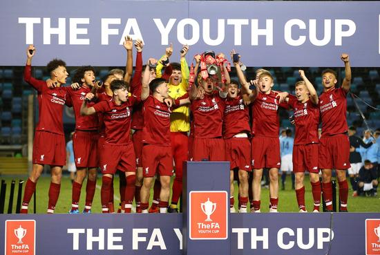 斯内德：亚马尔是巴萨的新梅西，甚至未来可能超过梅西的水平（斯内德：亚马尔堪称巴萨新梅西，未来成就或将超越梅西）