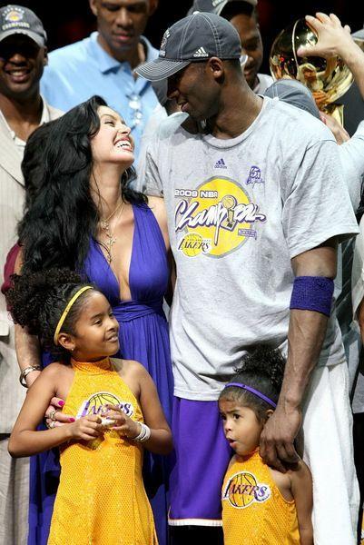 布朗过去6场场均33.3分7.3板7.2助，带队5胜1负（布朗近6战场均33.3分7.3板7.2助 率队拿下5胜1负）