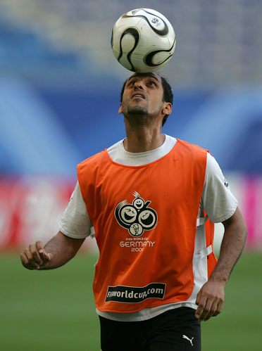 5分钟闪击马赛，圣吉罗斯收获建队128年首个欧冠主场进球（5分钟速破马赛，圣吉罗斯收获队史128年来欧冠主场首球）