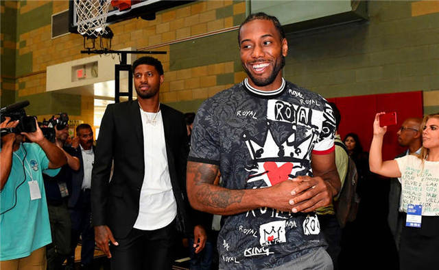 为何伦纳德被誉为当代乔丹？巅峰期那几年真的是太强大了（当代乔丹之名从何而来？伦纳德在巅峰几年展现出的统治力有多可怕）