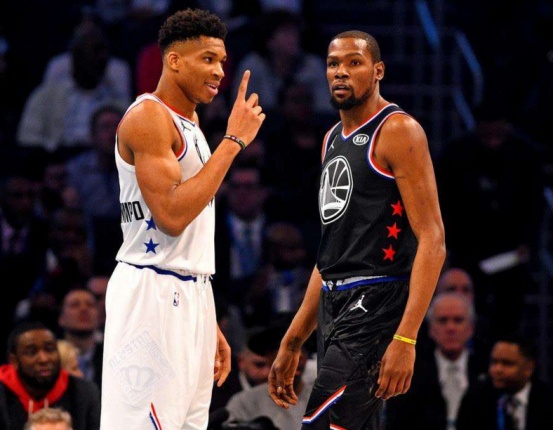 欧冠淘汰赛前瞻：巴萨客场挑战曼联,（欧冠淘汰赛看点：巴萨做客老特拉福德挑战曼联）