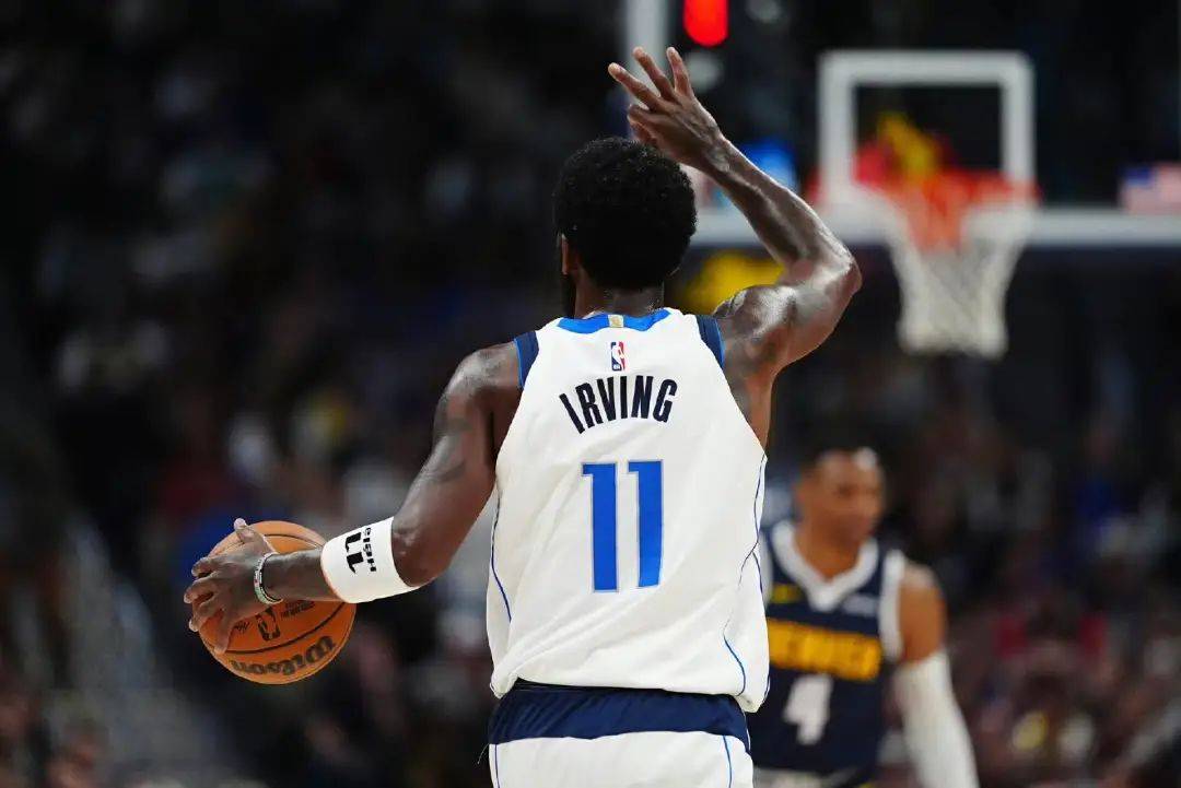 德天空：那不勒斯想签弗赖堡中场曼赞比顶替受伤的德布劳内（德天空：那不勒斯欲引进弗赖堡中场曼赞比，填补德布劳内伤缺）